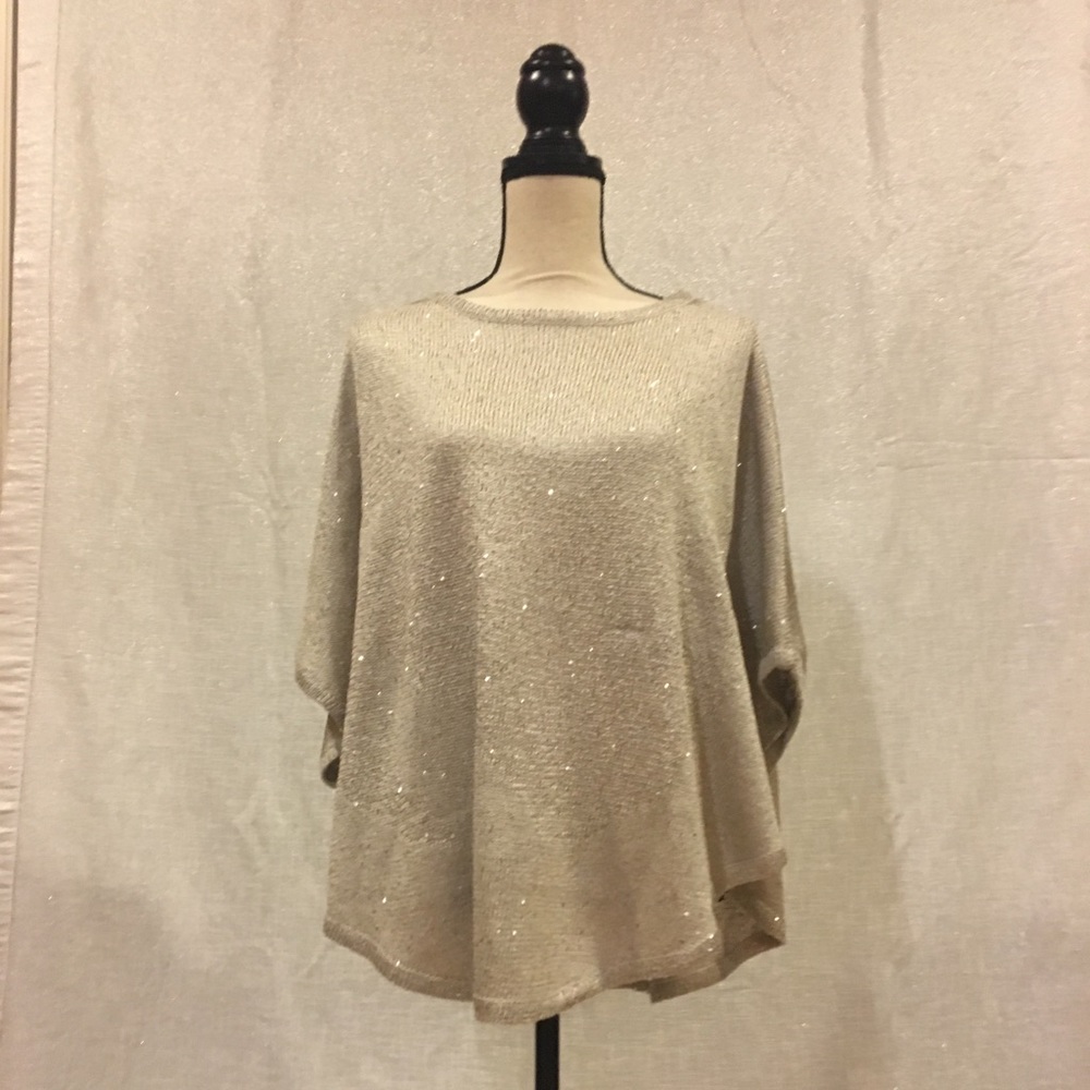 NWT! Gianni Bini cape